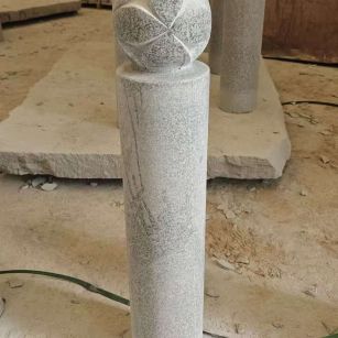 衢州 芝麻白花岗岩石材挡车石柱、停车柱、圆柱挡车柱、方柱挡车柱等