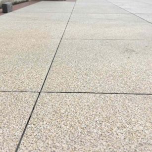 衢州 黄金麻花岗岩石板材荔枝面地面铺装效果
