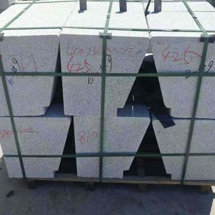 衢州 芝麻白异形坐凳，石凳