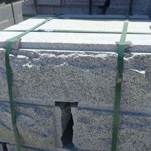 衢州 芝麻白花岗岩自然面成品