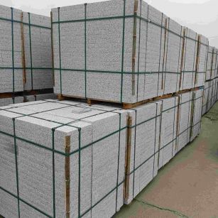 衢州 白麻花岗岩石材荔枝面地铺石（300*600*50）