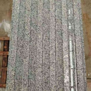 衢州 芝麻白花岗岩荔枝面雕刻盲道，盲条