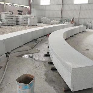 衢州芝麻白花岗岩石板材 园林光面弧形坐凳