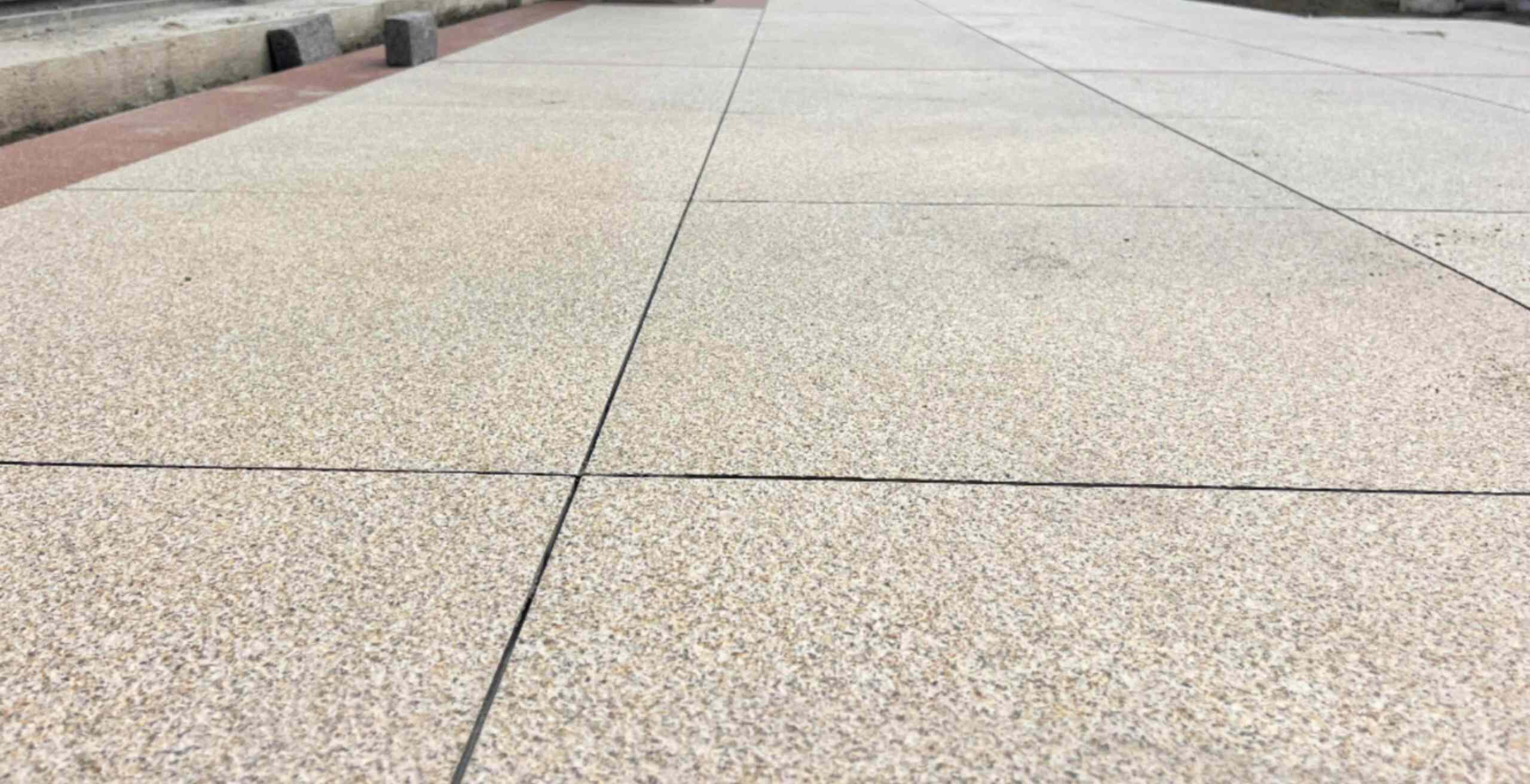 衢州 黄金麻花岗岩石板材荔枝面地面铺装效果