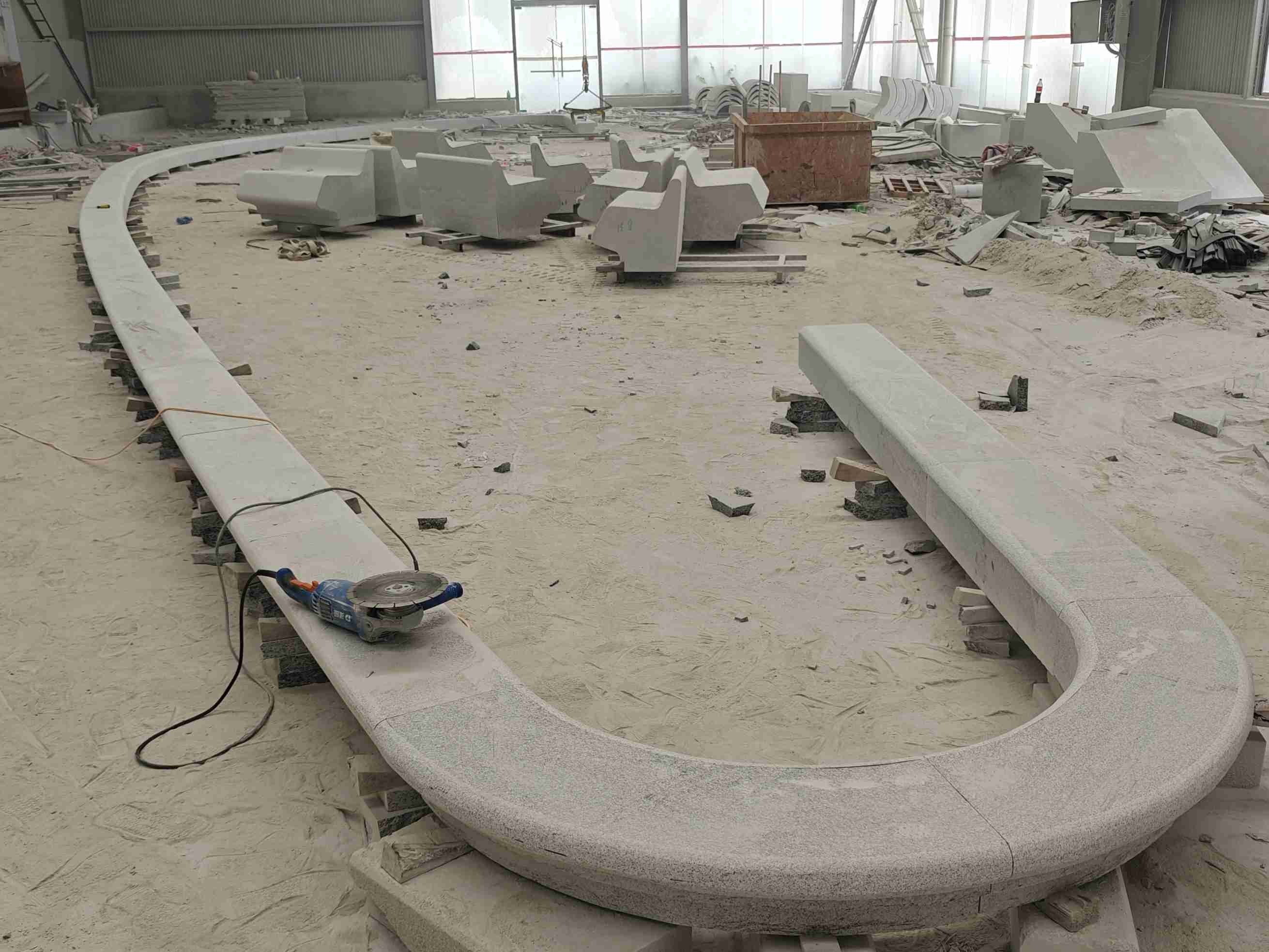 衢州 芝麻白花岗岩弧形花坛石，坐凳石