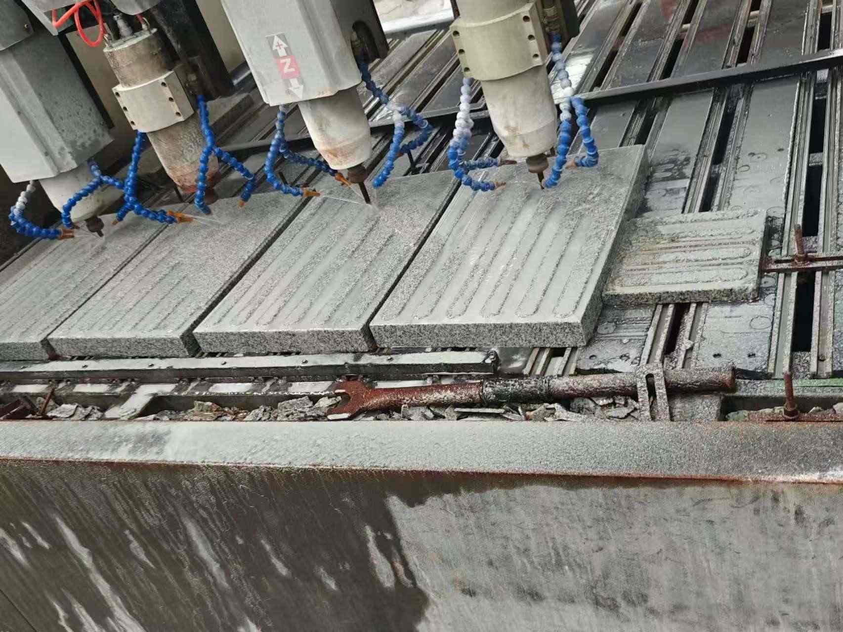 衢州 芝麻白花岗岩荔枝面盲道雕刻