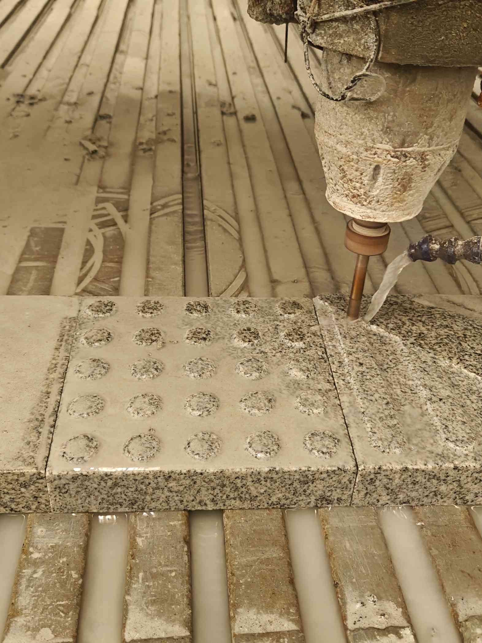 衢州 芝麻白花岗岩石材盲人石、盲道石、盲点石