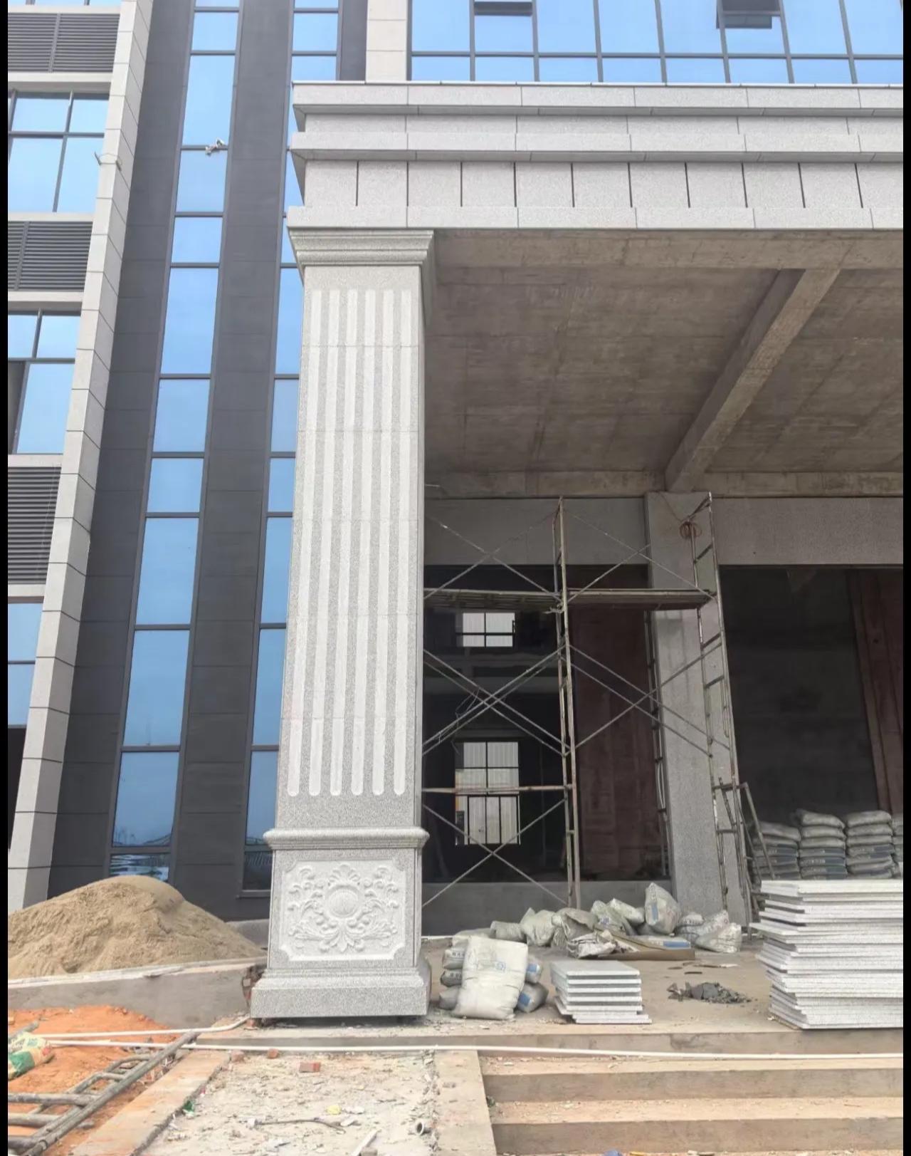 衢州 芝麻白光面花岗岩门楼大柱（罗马柱）配雕花底座