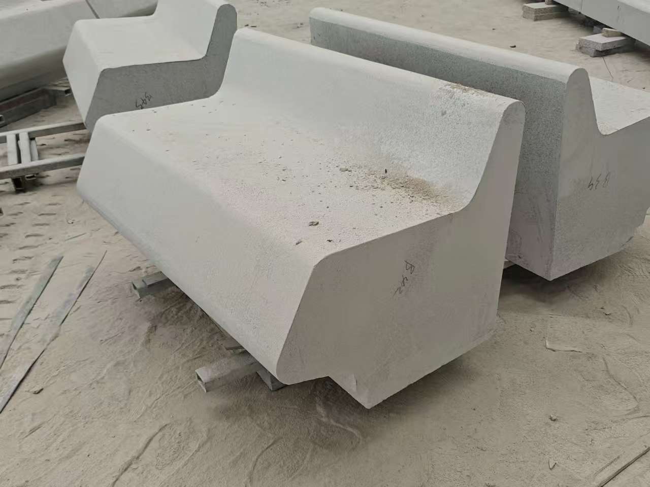 衢州 芝麻白花岗岩异形坐凳，石凳