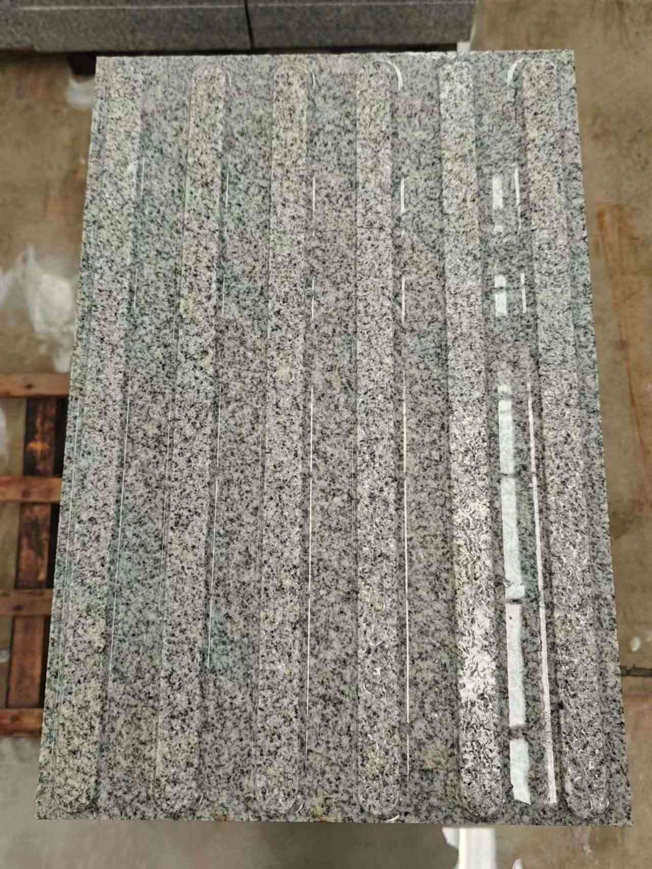 衢州 芝麻白花岗岩荔枝面雕刻盲道，盲条