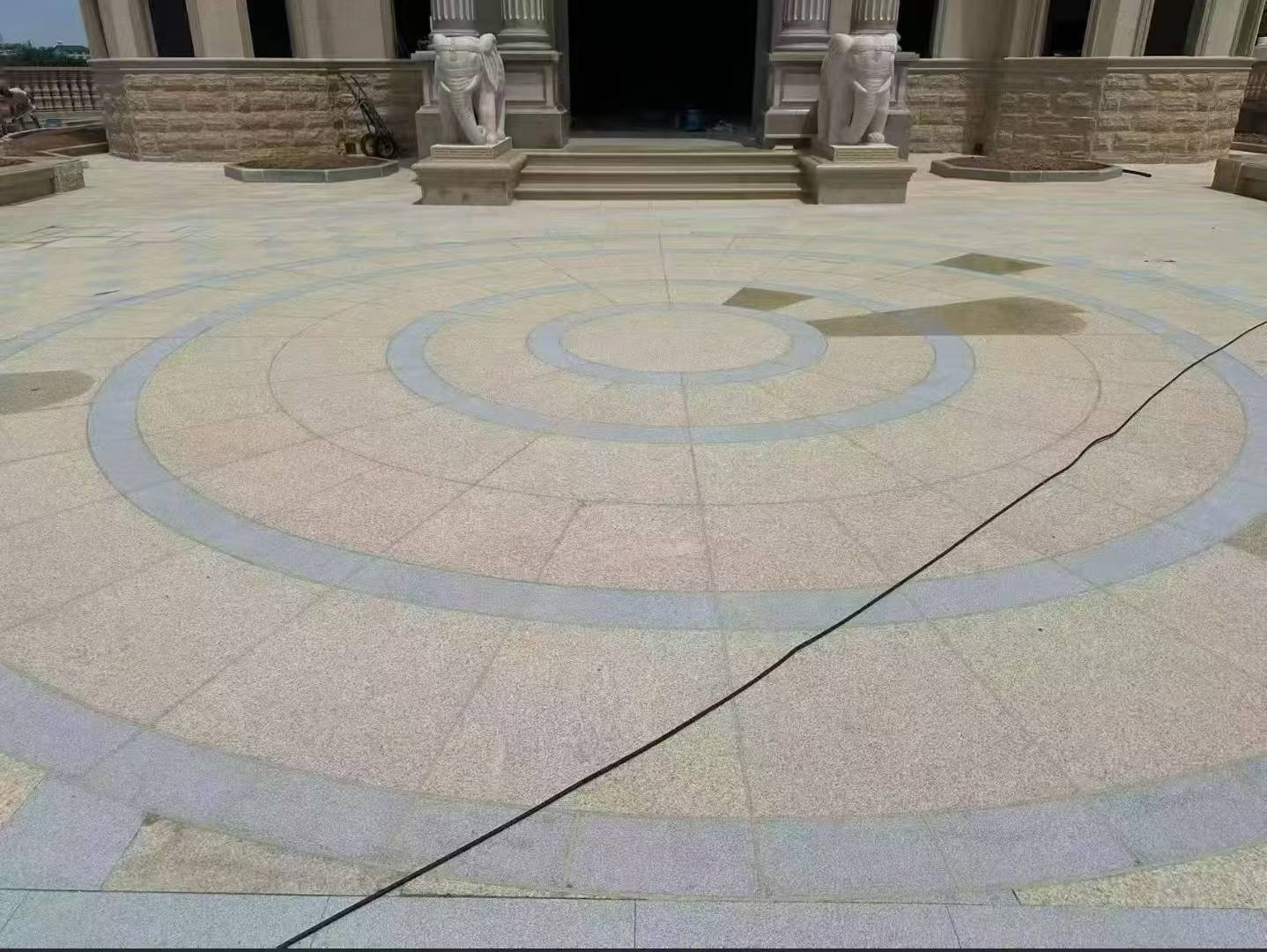 衢州 黄金麻芝麻灰花岗岩石材地铺拼接效果