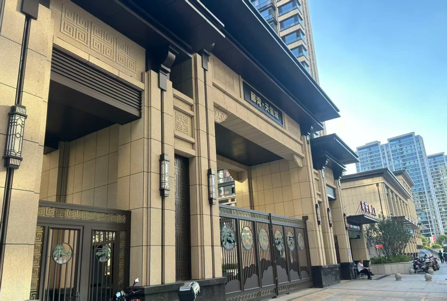 衢州 黄金麻花岗岩荔枝面小区门楼外墙干挂