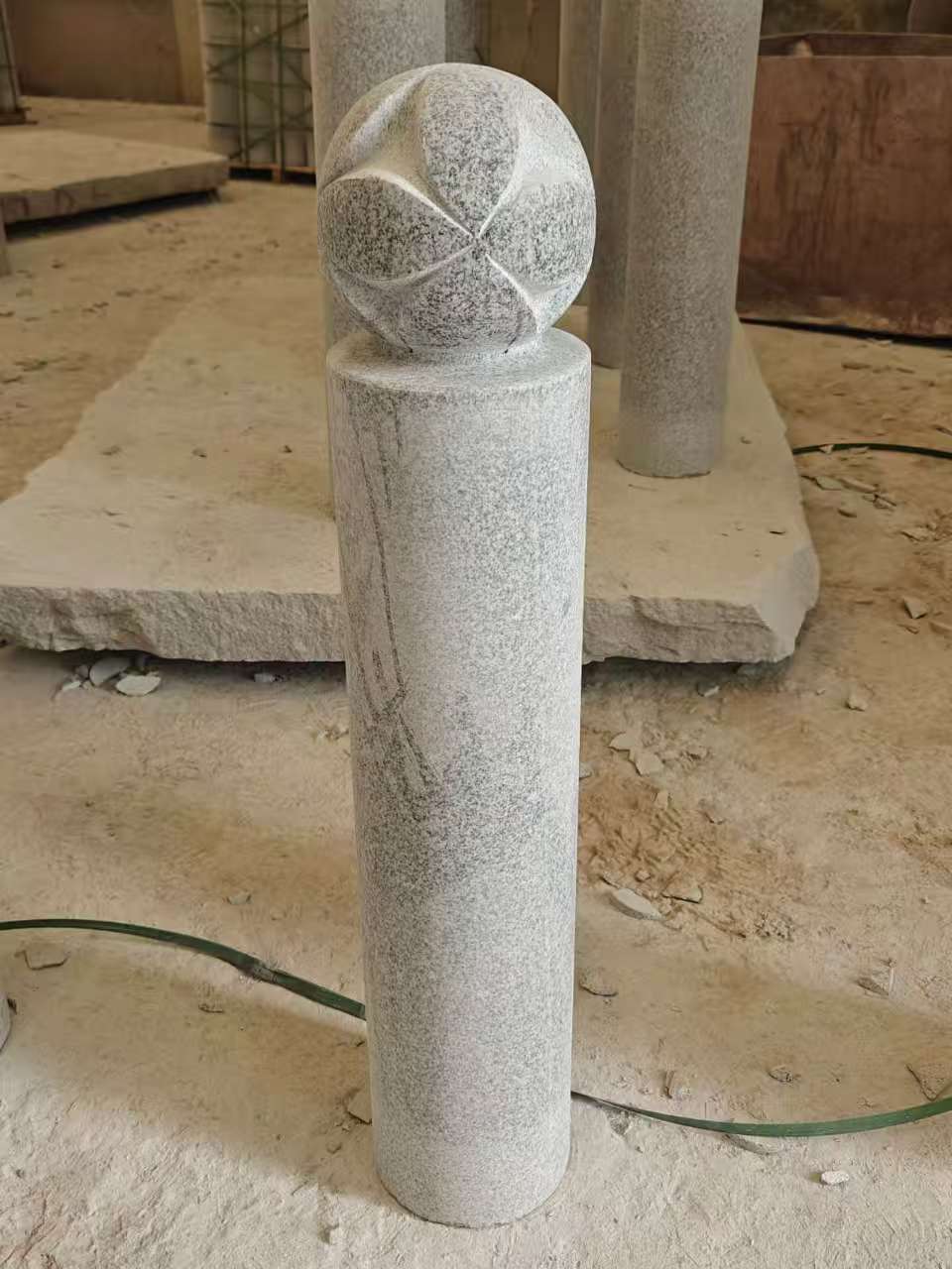 衢州 芝麻白花岗岩石材挡车石柱、停车柱、圆柱挡车柱、方柱挡车柱等