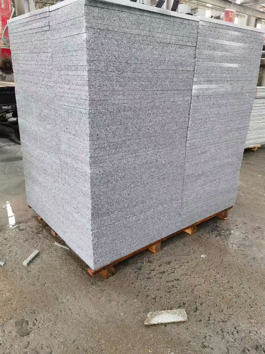 衢州 芝麻白火烧面1.8厚300*600地铺石，尺寸标准，厚薄均匀