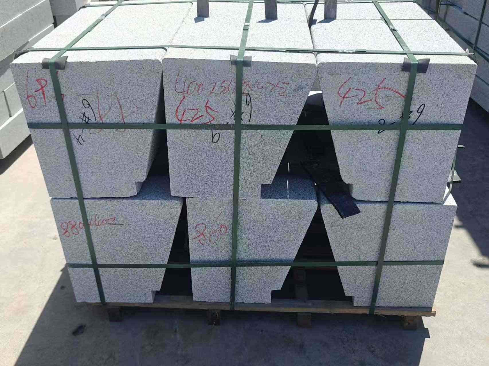 衢州 芝麻白异形坐凳，石凳