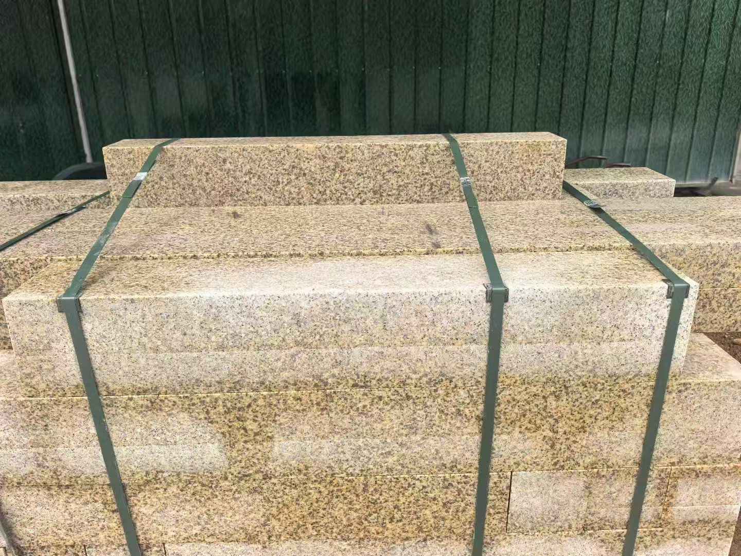 衢州 黄金麻花岗岩石材机切面栏杆料半成品