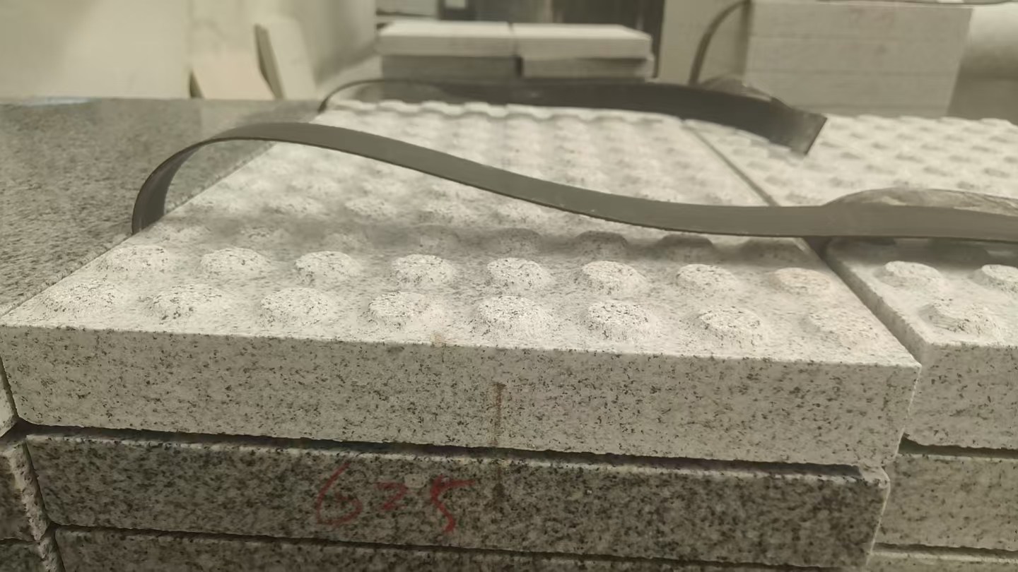 衢州 芝麻白花岗岩6.0公分荔枝面五轴加工雕刻盲点