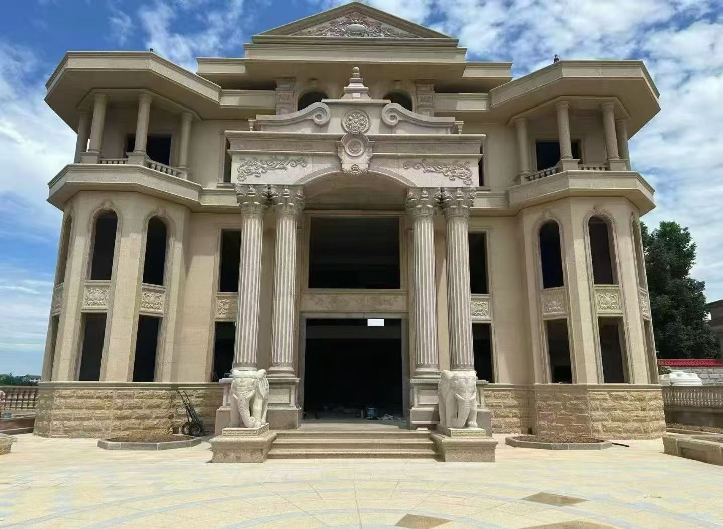 衢州 黄金麻别墅外墙干挂，大柱，大象，蘑菇石，雕花板