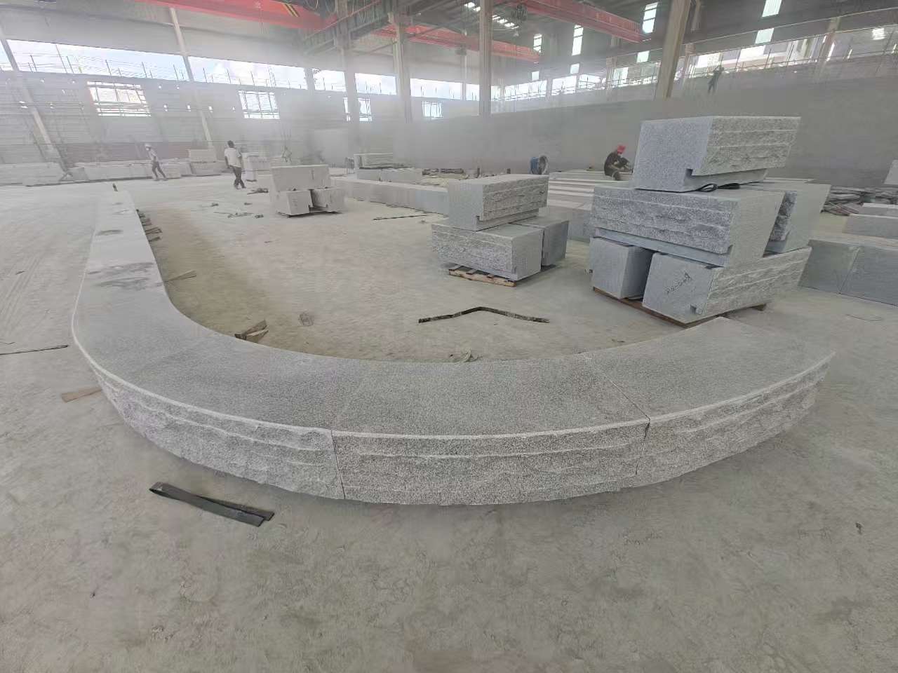 衢州 芝麻白异形坐凳，自然面光面弧形加工